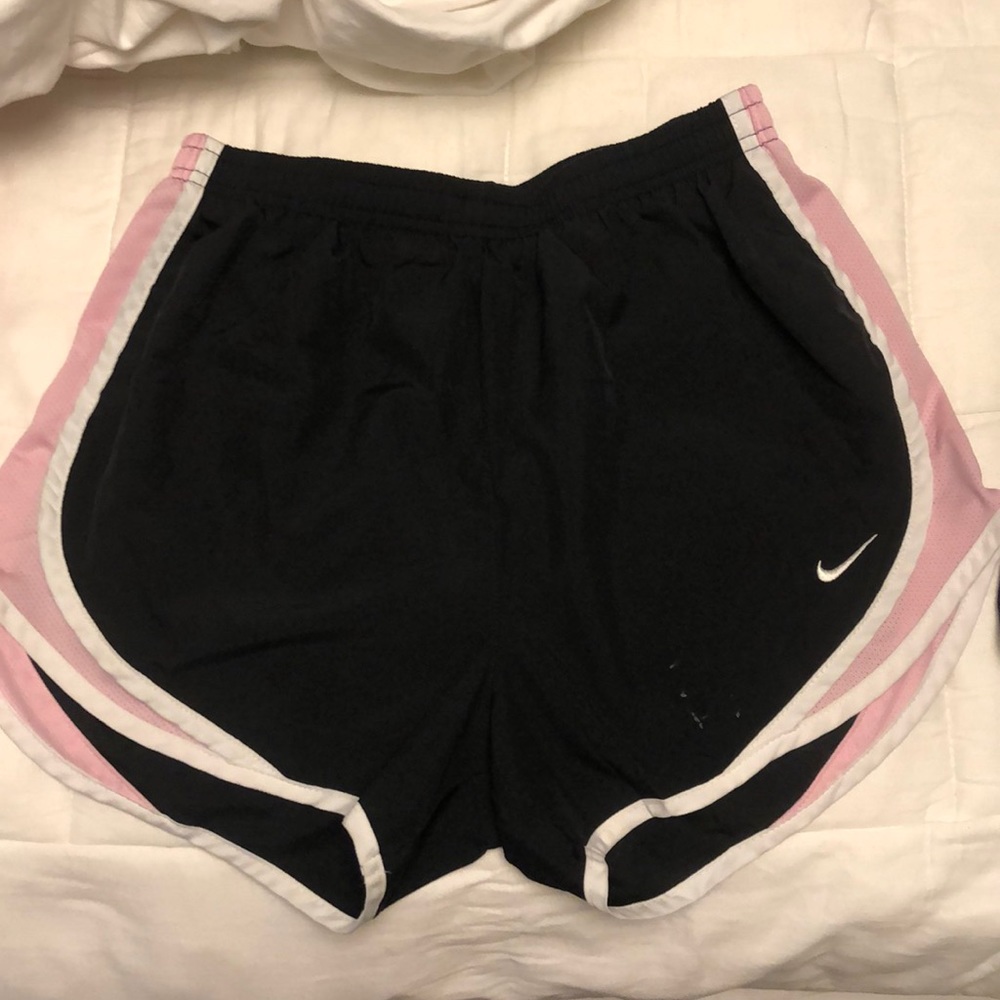 Black & pink Nike Tempo short